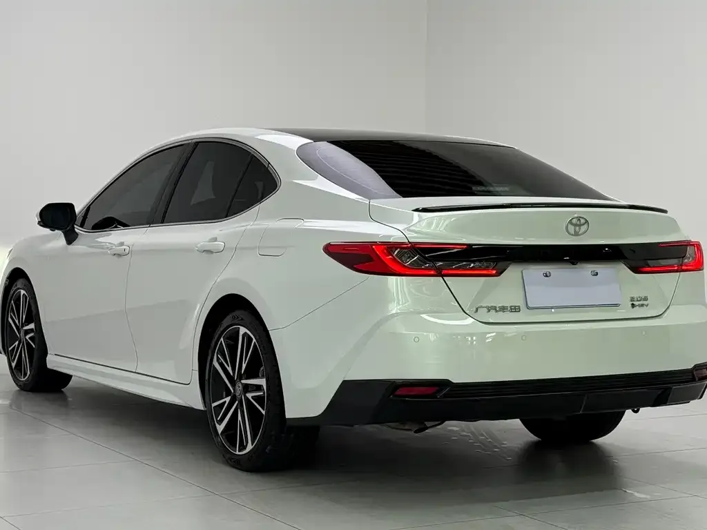 Toyota Camry — фото 8
