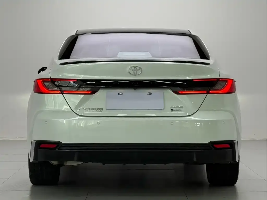 Toyota Camry — фото 3