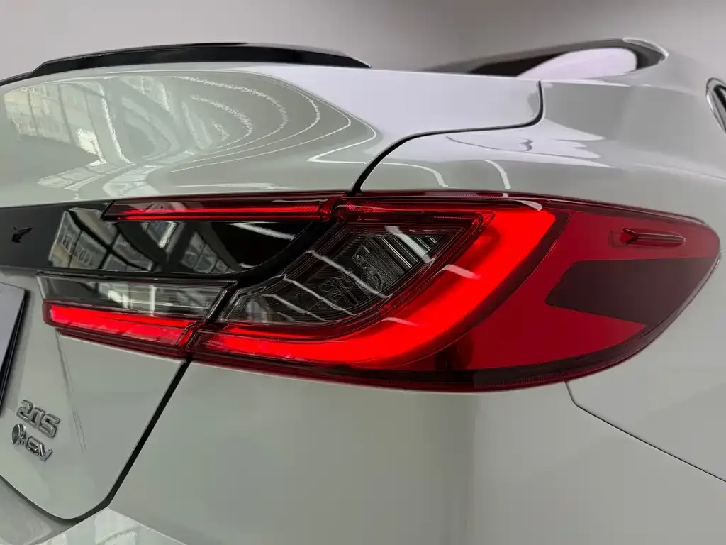 Toyota Camry — фото 7