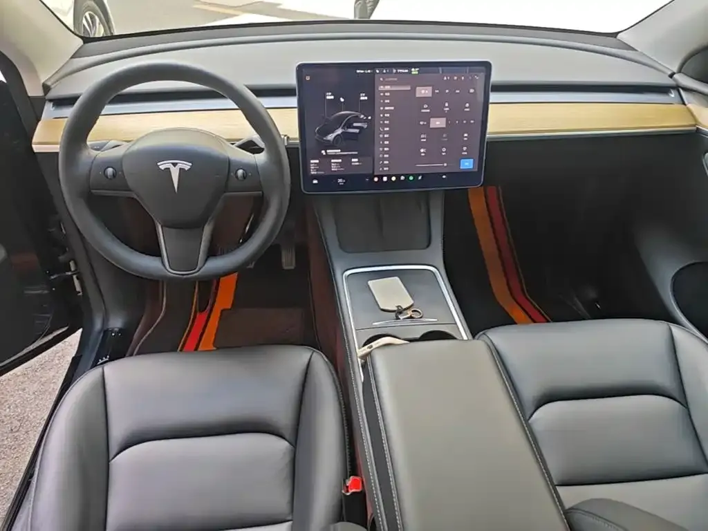 Tesla Model Y — фото 2