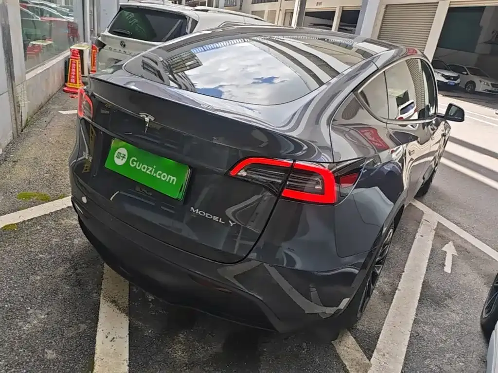 Tesla Model Y — фото 5