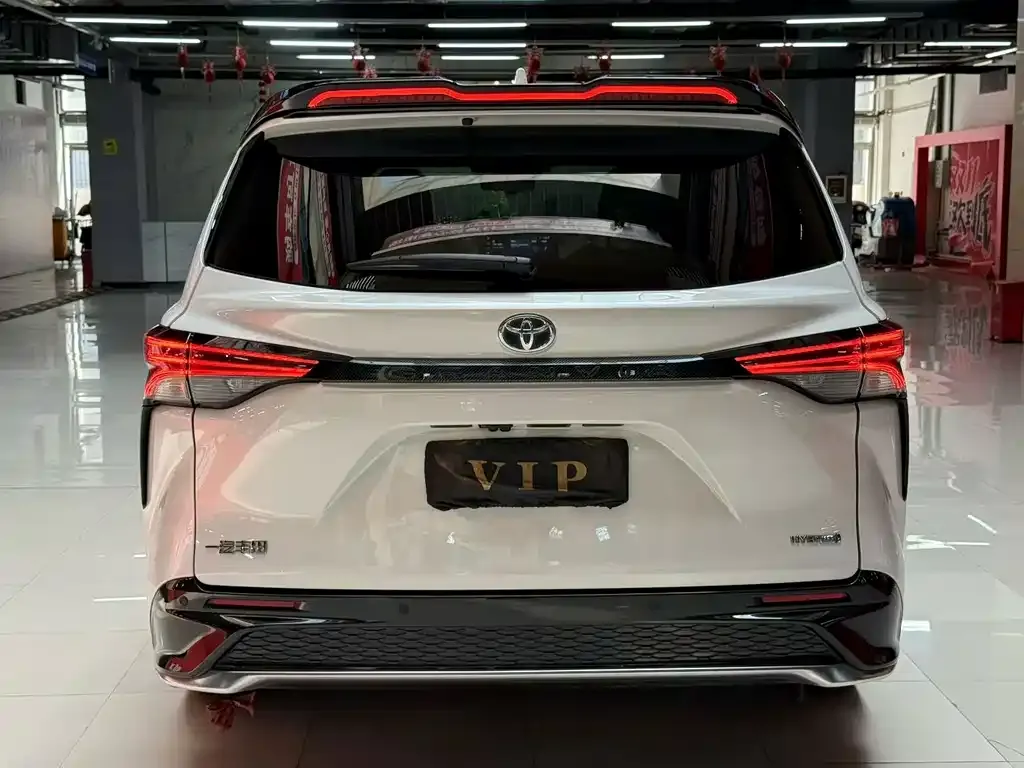Toyota Granvia — фото 10