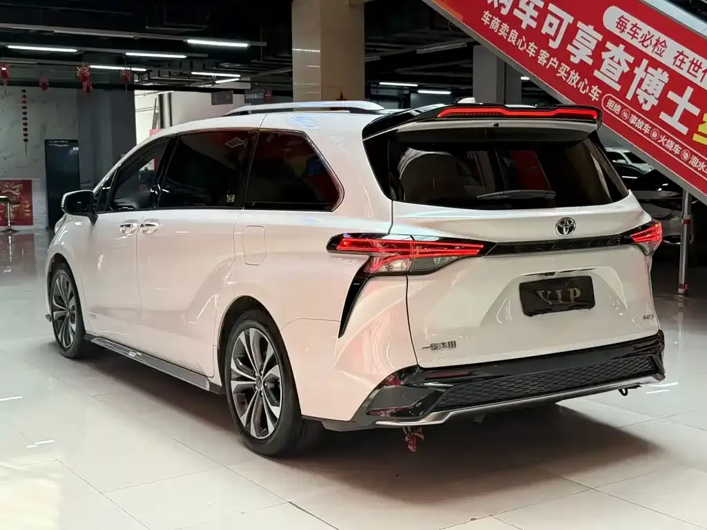 Toyota Granvia — фото 4