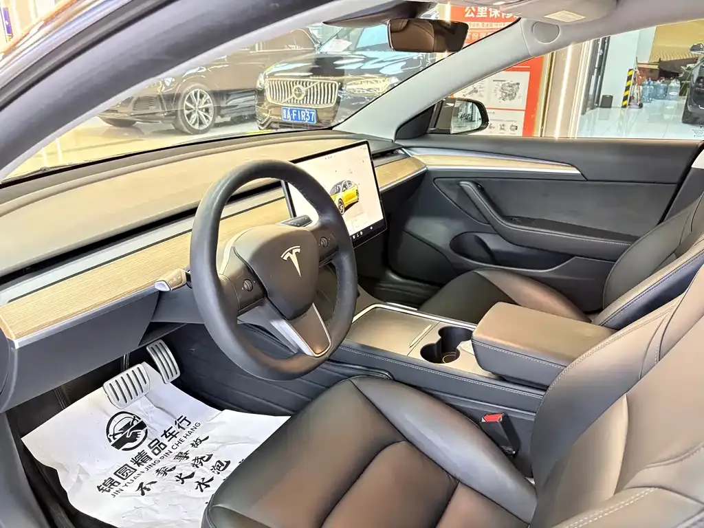 Tesla Model 3 — фото 2