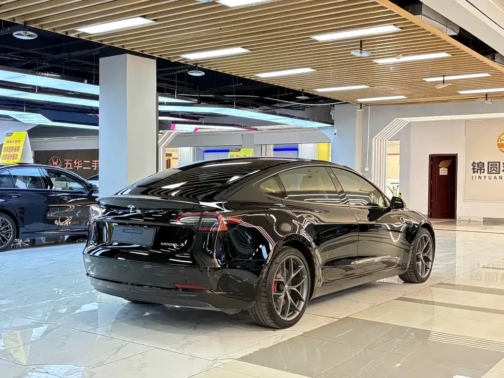 Tesla Model 3 — фото 5