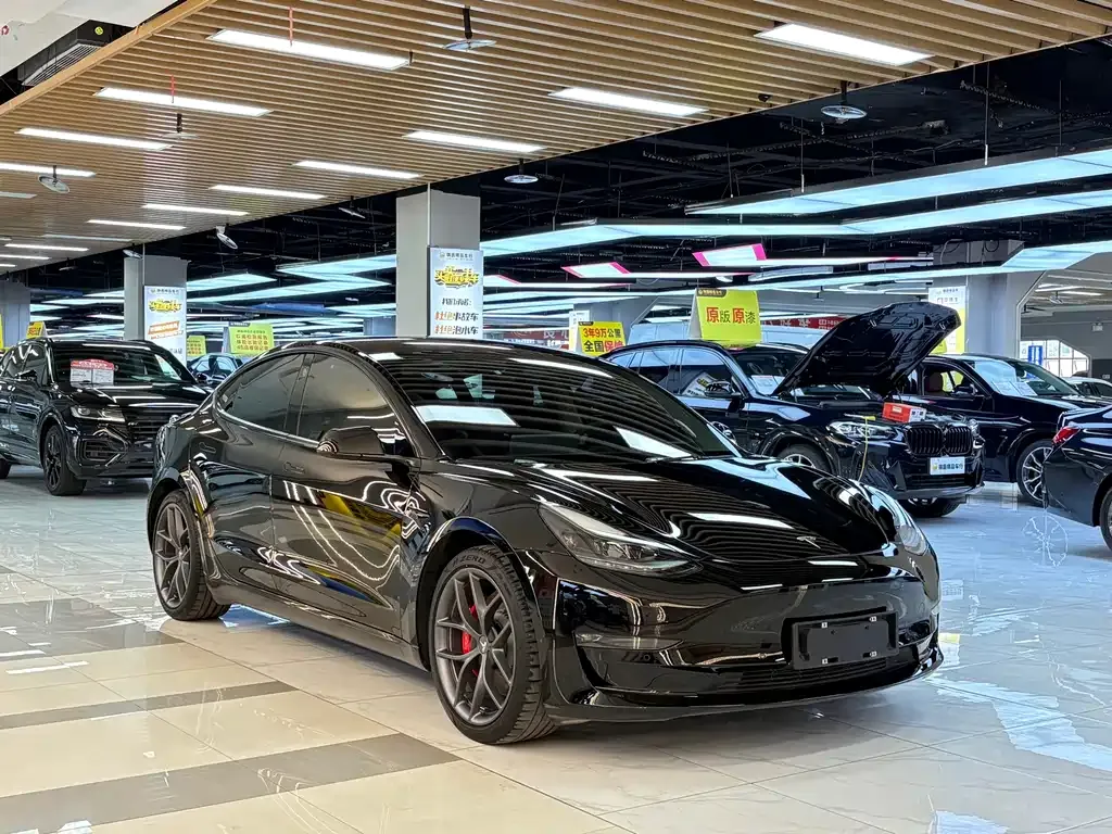 Tesla Model 3 — фото 10