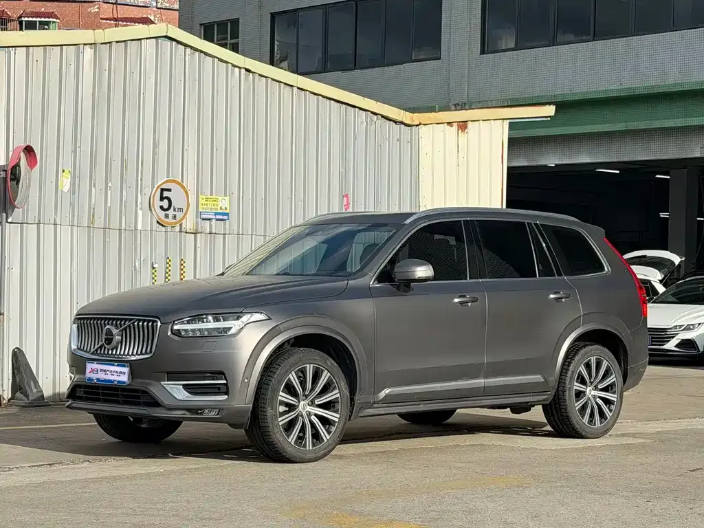 Volvo XC90 — фото 1