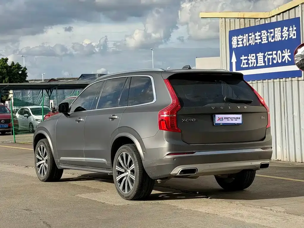 Volvo XC90 — фото 10