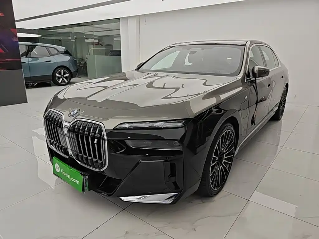 BMW i7 — фото 1