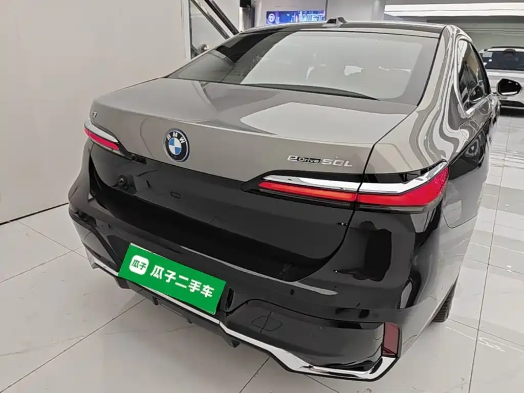 BMW i7 — фото 8
