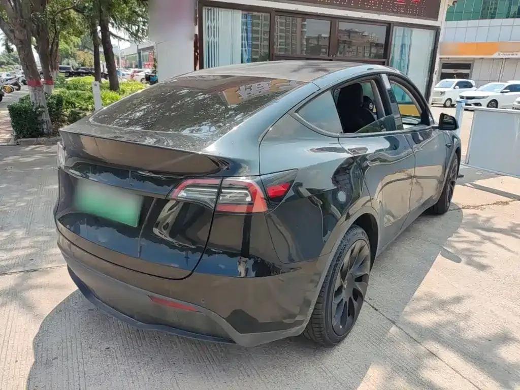 Tesla Model Y — фото 7