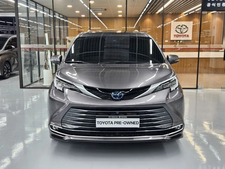 Toyota Sienna — фото 10