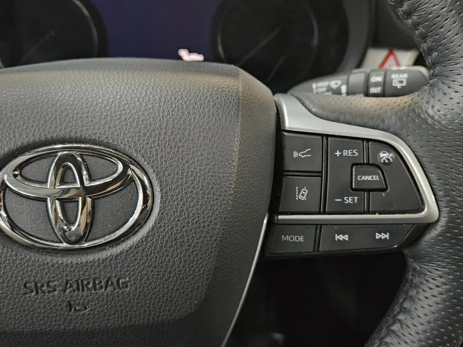 Toyota Sienna — фото 7