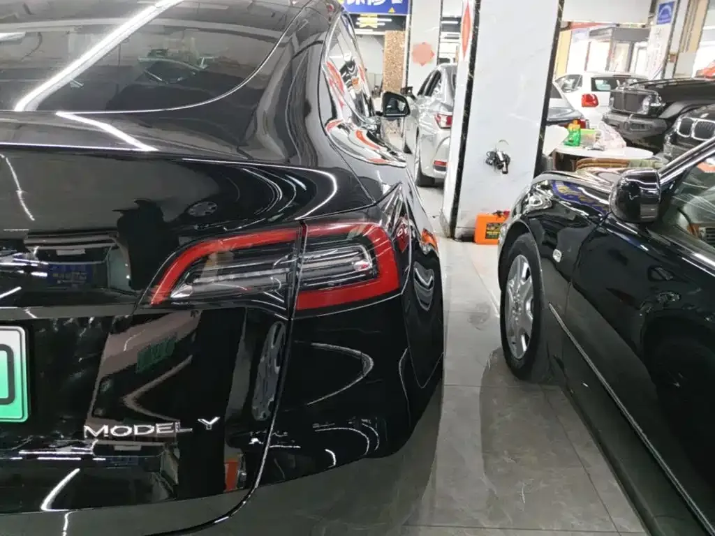 Tesla Model Y — фото 4