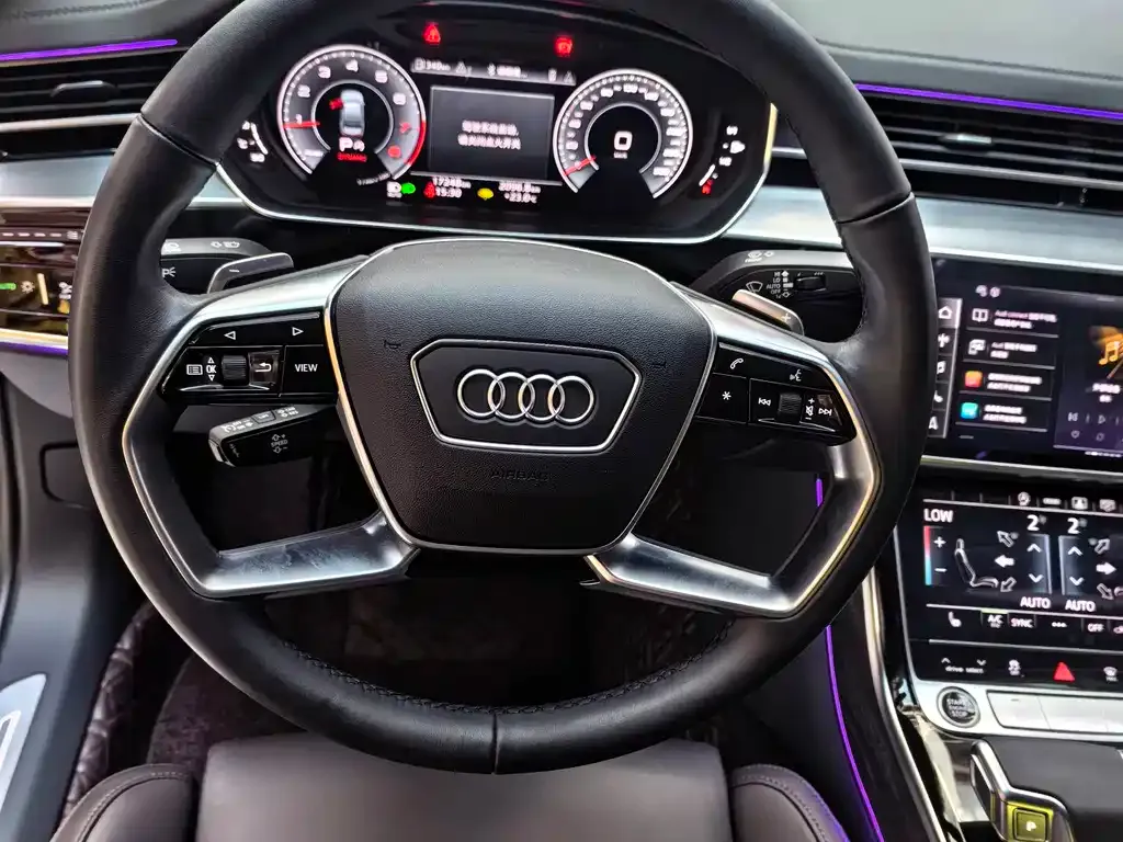 Audi A8 — фото 6