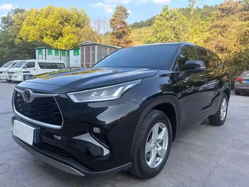 Toyota Highlander — фото 1