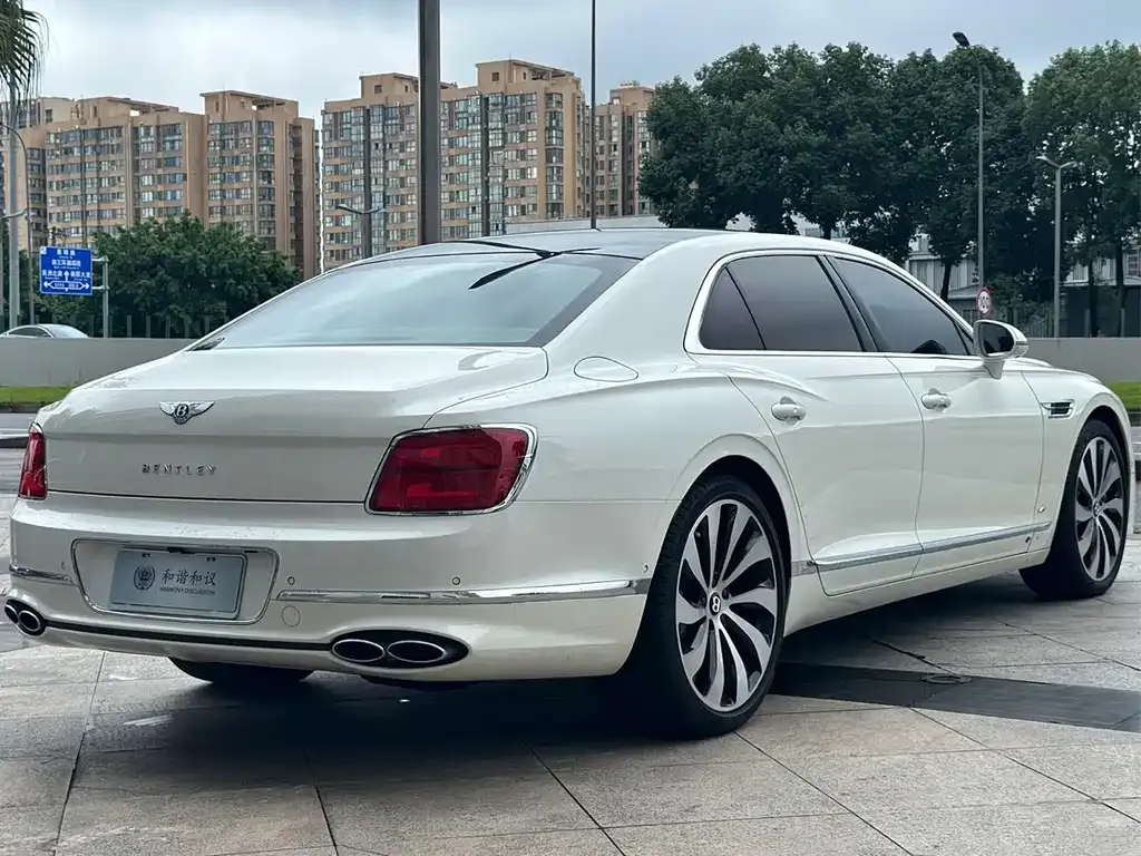 Bentley Flying Spur — фото 8