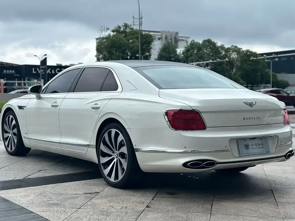 Bentley Flying Spur — фото 6
