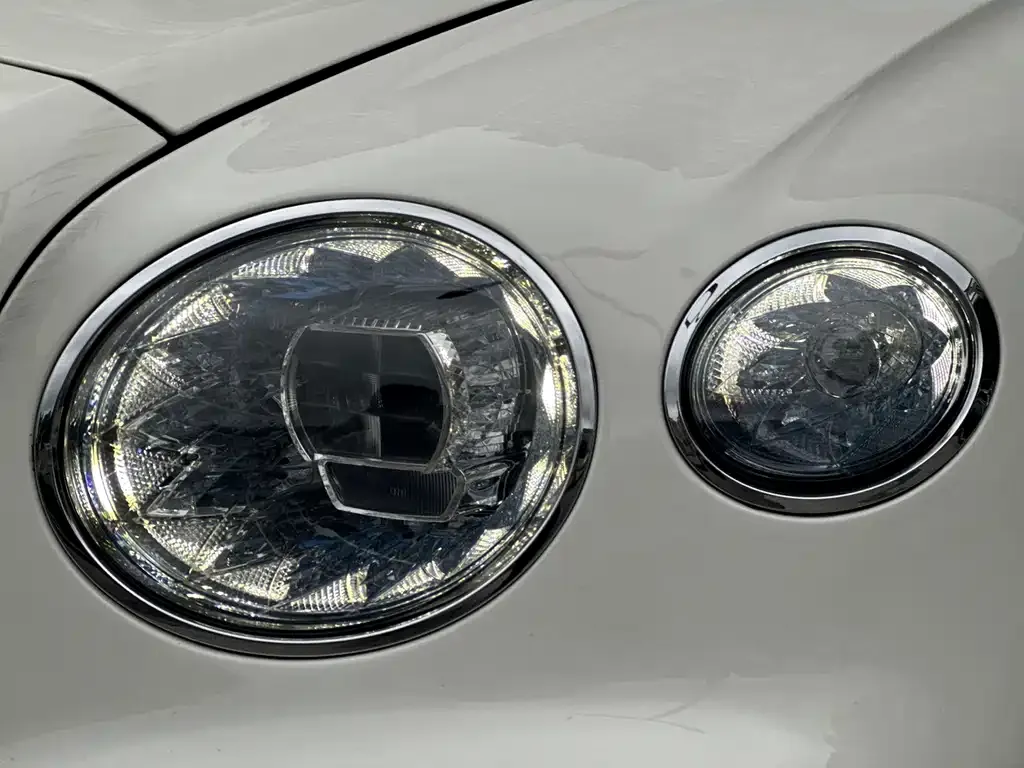 Bentley Flying Spur — фото 5