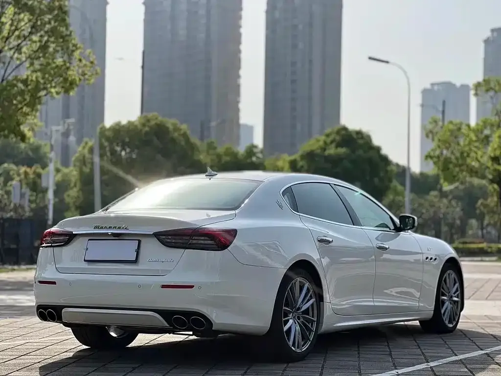 Maserati Quattroporte — фото 2