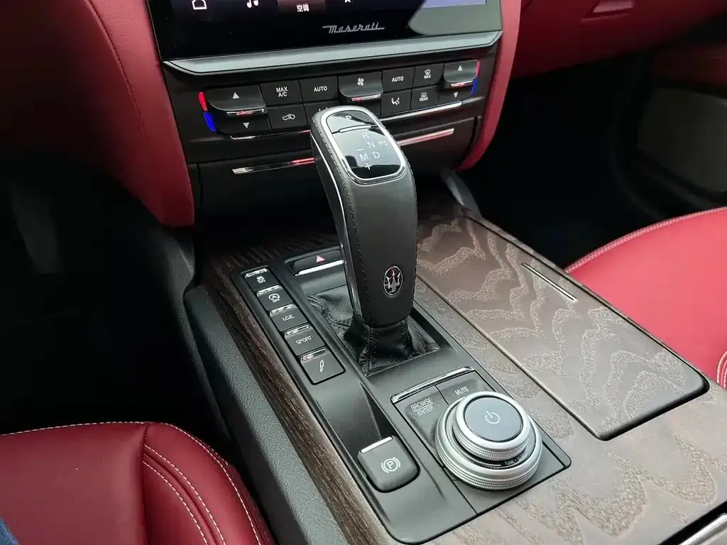Maserati Quattroporte — фото 10