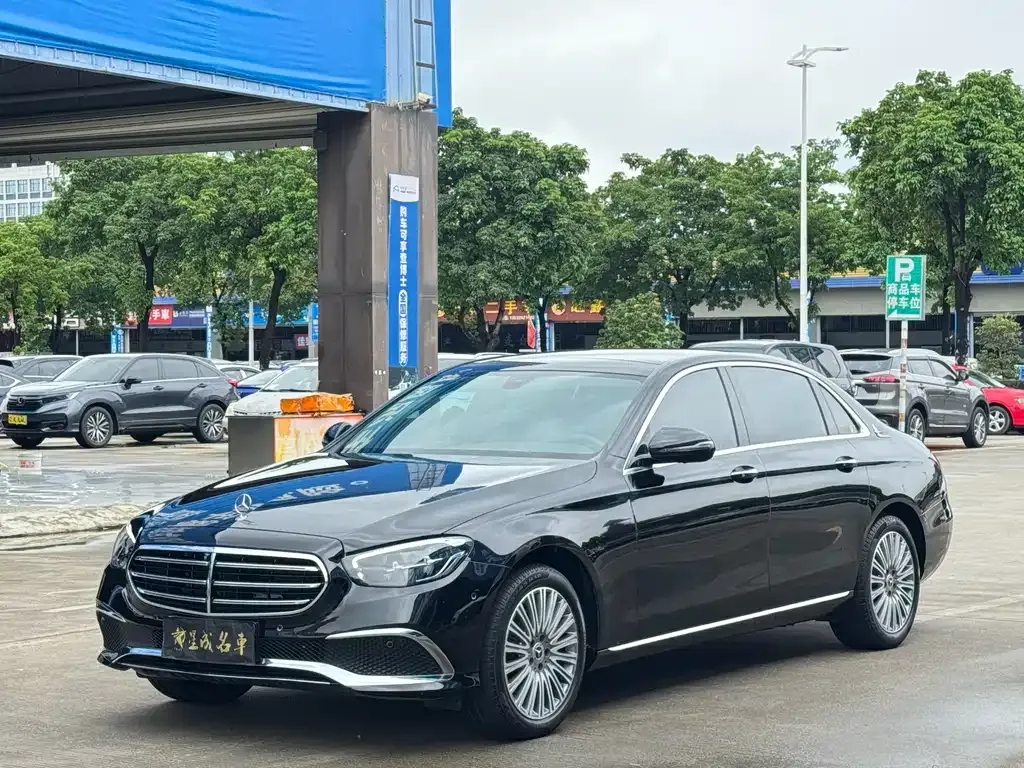 Mercedes-Benz E-Class — фото 1