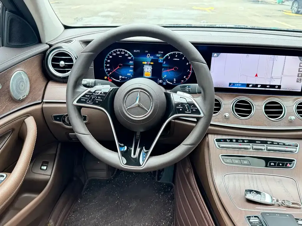 Mercedes-Benz E-Class — фото 5