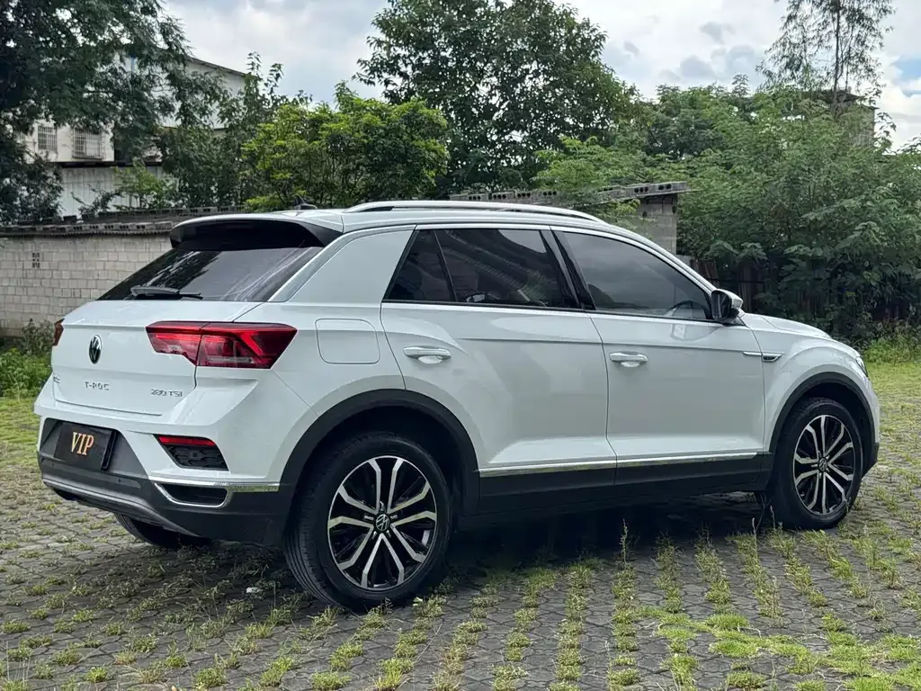 Volkswagen T-Roc — фото 9