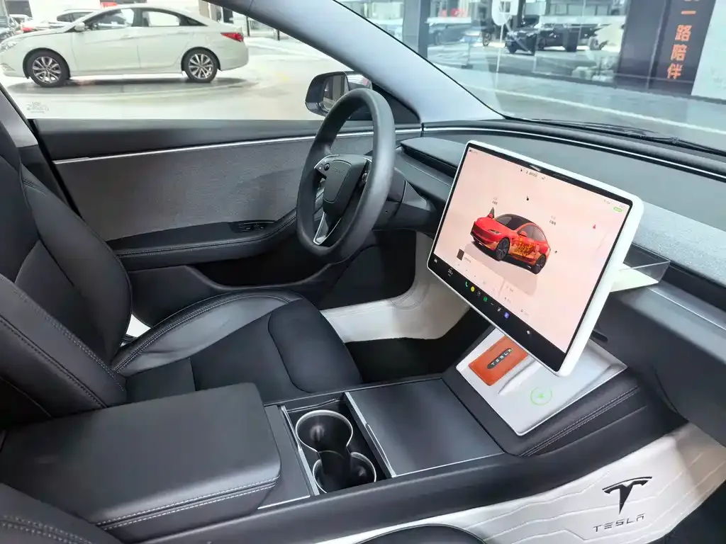 Tesla Model 3 — фото 9