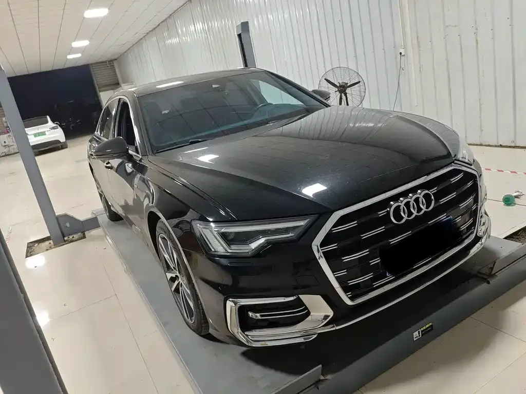 Audi A6L — фото 1