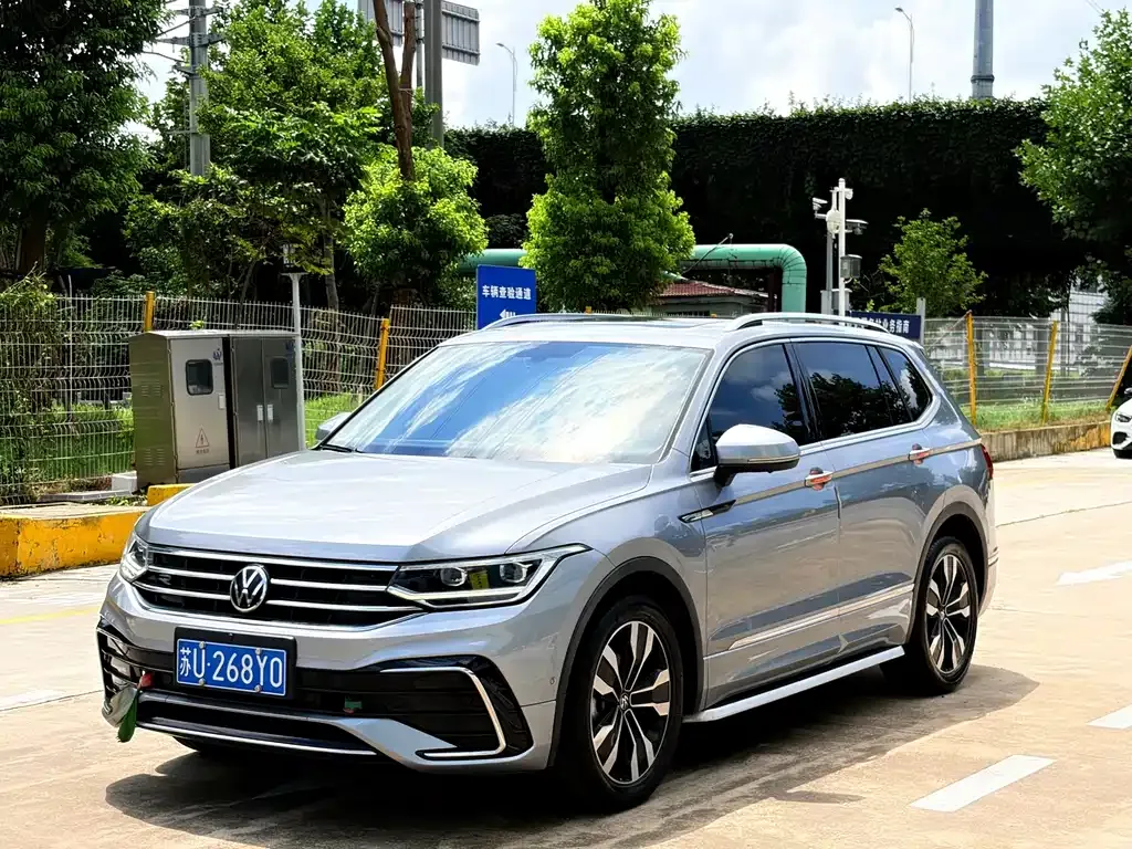 Volkswagen Tiguan L — фото 1