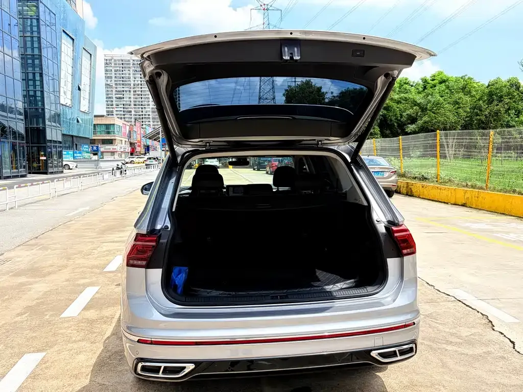 Volkswagen Tiguan L — фото 8
