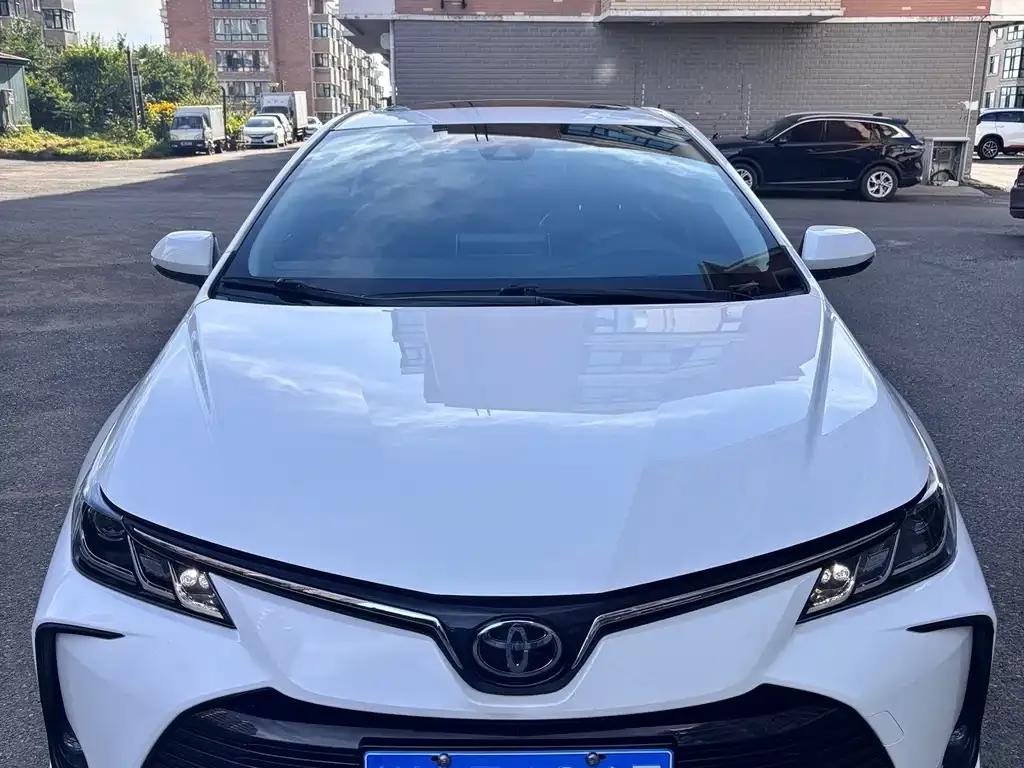 Toyota Corolla — фото 1