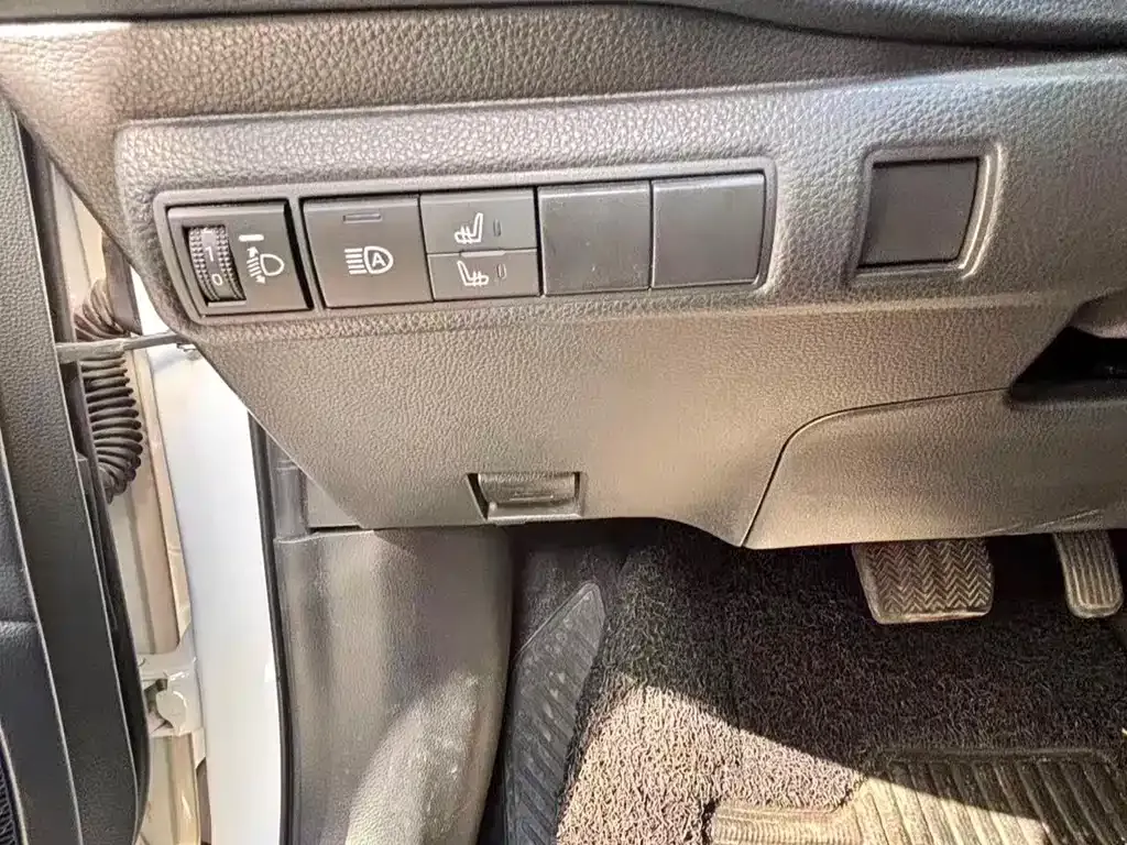 Toyota Corolla — фото 9