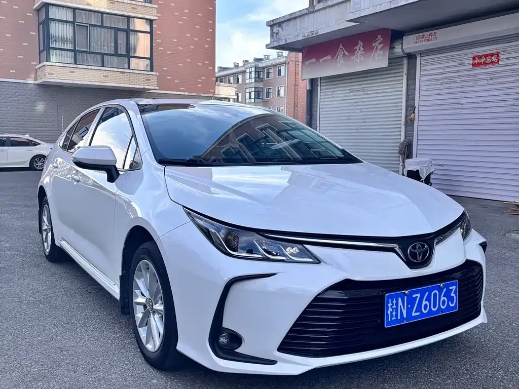 Toyota Corolla — фото 5