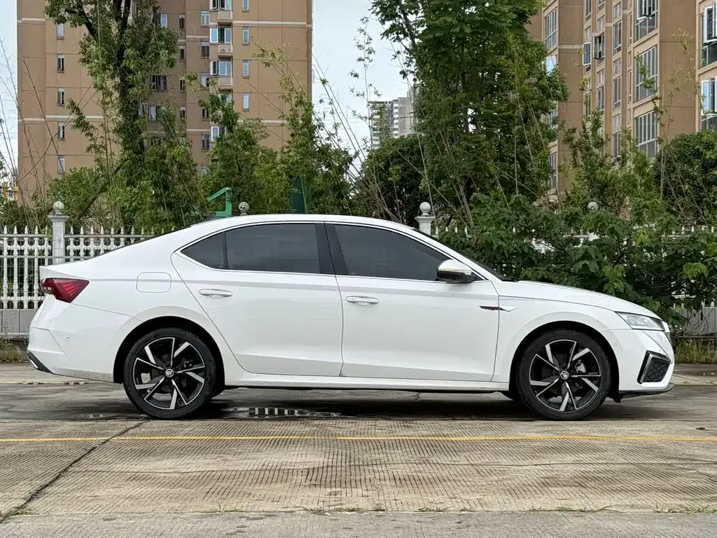 Skoda Octavia — фото 8