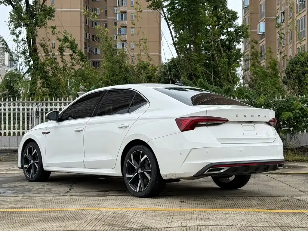 Skoda Octavia — фото 9