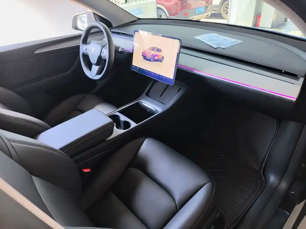 Tesla Model Y — фото 8