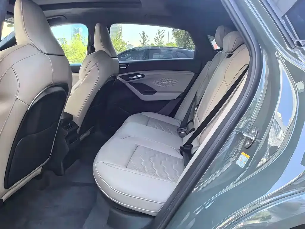 Audi Q6L Sportback e-tron — фото 2