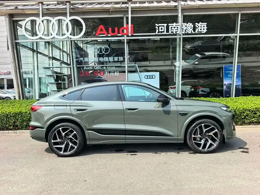 Audi Q6L Sportback e-tron — фото 5