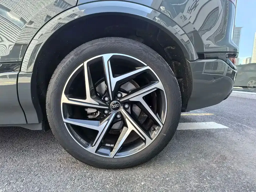 Audi Q6L Sportback e-tron — фото 10