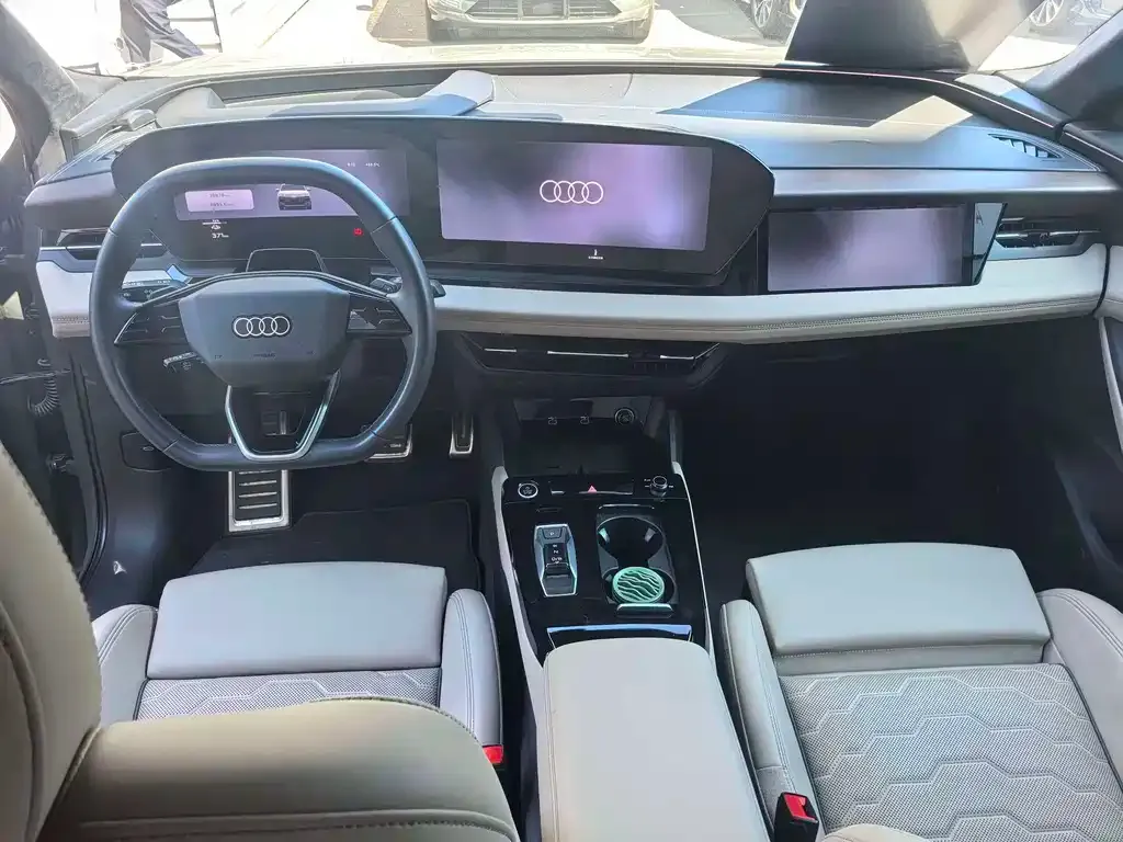 Audi Q6L Sportback e-tron — фото 3