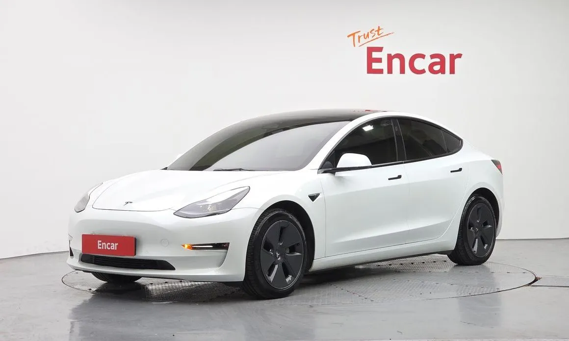 Tesla Model 3 — фото 1