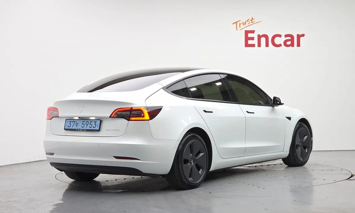 Tesla Model 3 — фото 3