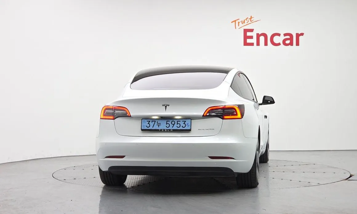 Tesla Model 3 — фото 5