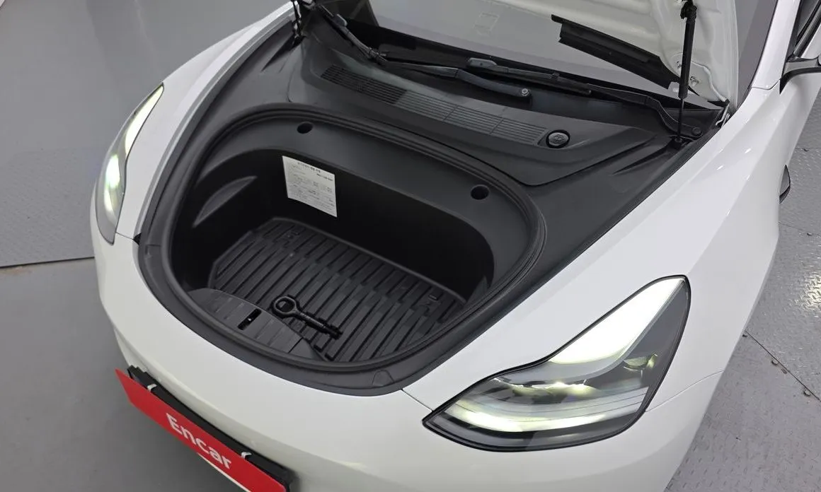 Tesla Model 3 — фото 9