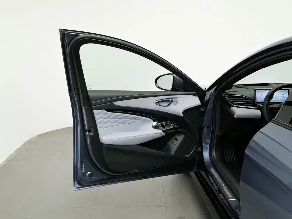 BYD Seal — фото 2