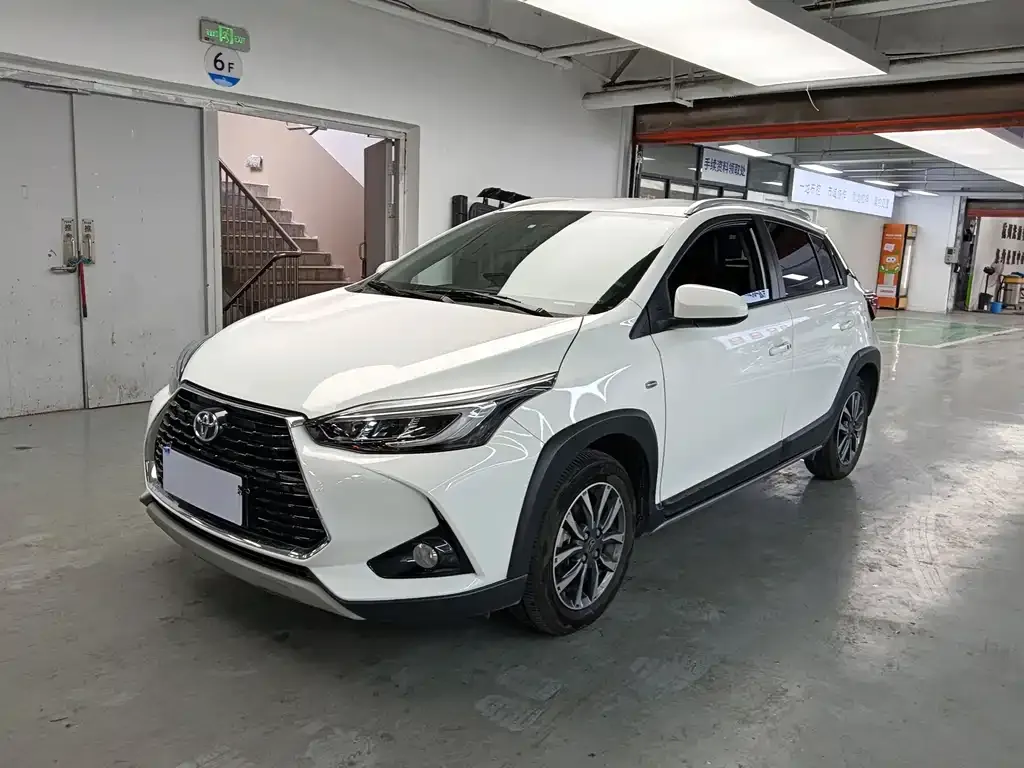 Toyota Yaris L — фото 1