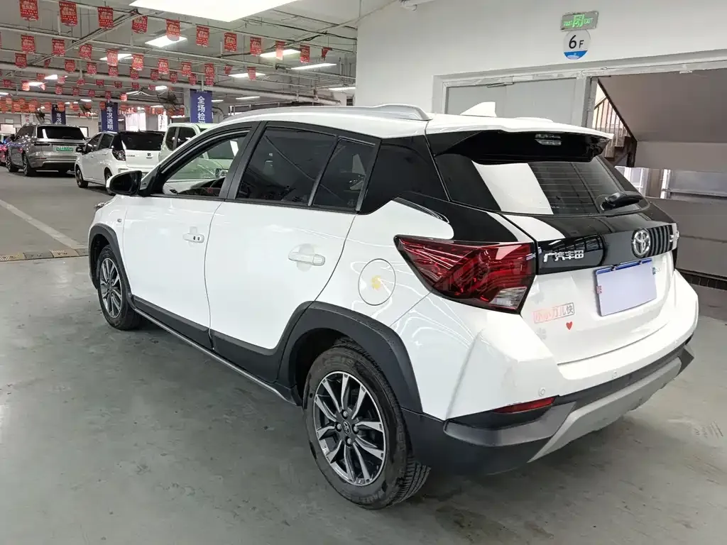 Toyota Yaris L — фото 10