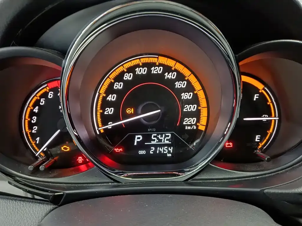 Toyota Yaris L — фото 4
